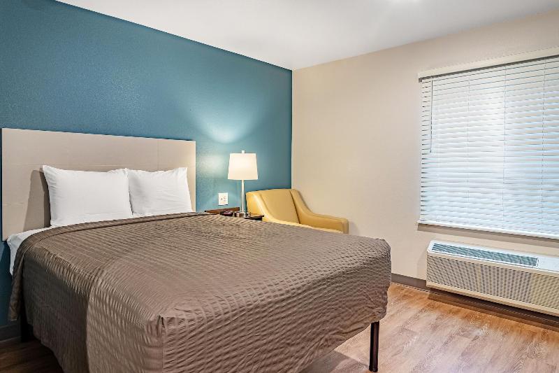 Woodspring Suites Toledo Maumee image