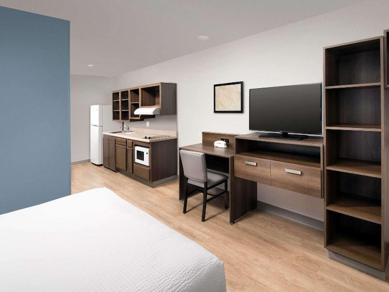 Woodspring Suites Toledo Maumee image