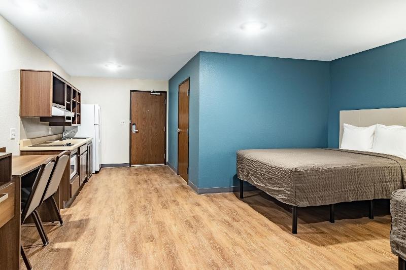 Woodspring Suites Toledo Maumee image