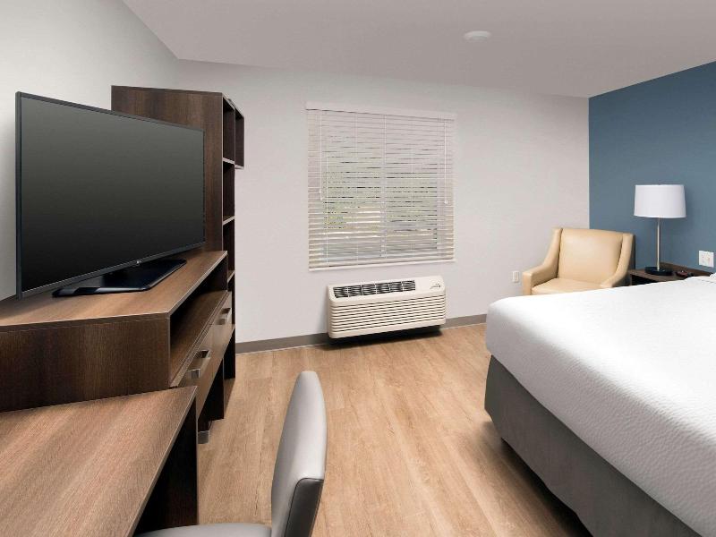 Woodspring Suites Toledo Maumee image