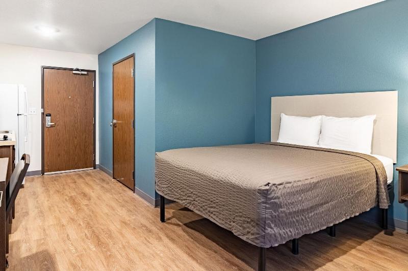 Woodspring Suites Toledo Maumee image