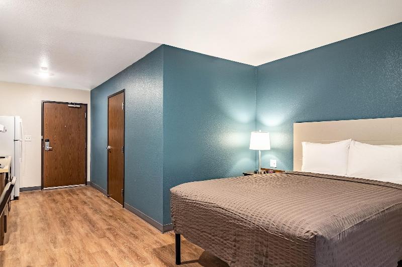 Woodspring Suites Toledo Maumee image
