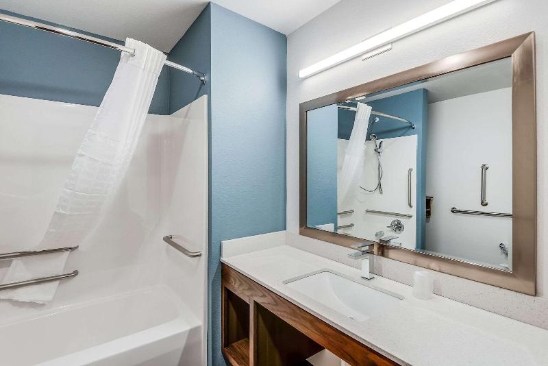 Woodspring Suites West Des Moines image
