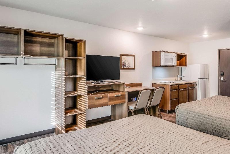 Woodspring Suites West Des Moines image