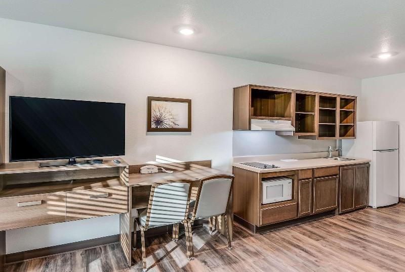 Woodspring Suites West Des Moines image