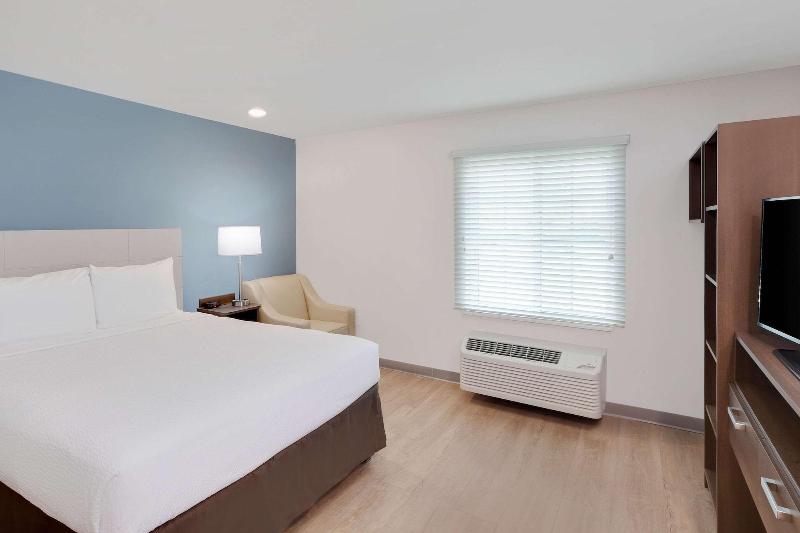 Woodspring Suites West Des Moines image
