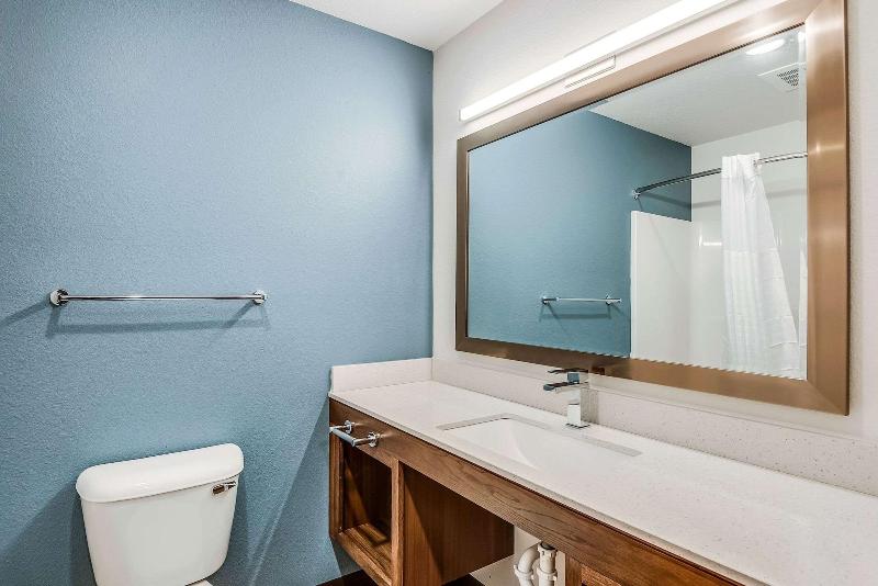 Woodspring Suites West Des Moines image