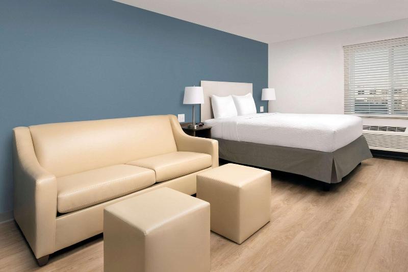 Woodspring Suites West Des Moines image