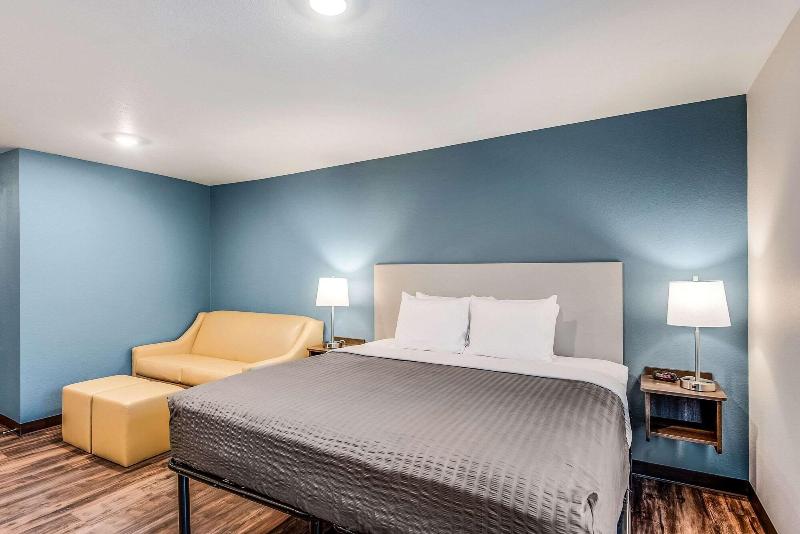 Woodspring Suites West Des Moines image