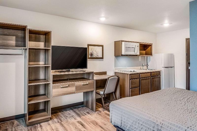 Woodspring Suites West Des Moines image