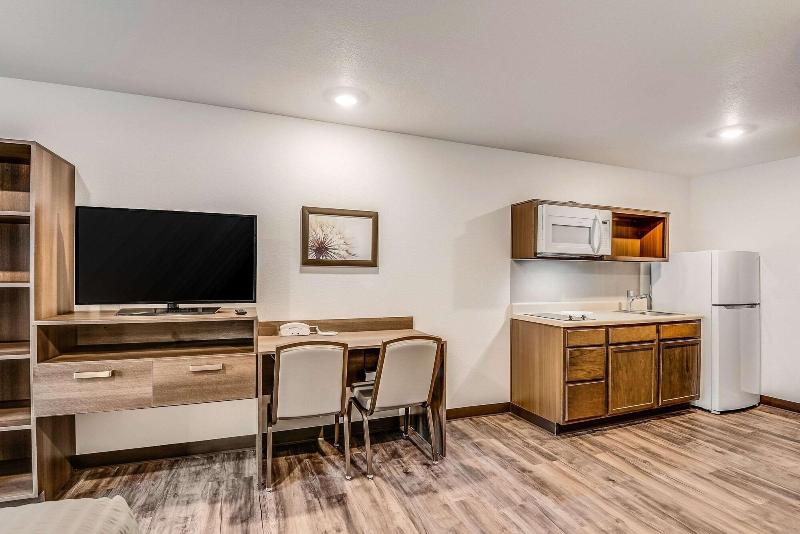 Woodspring Suites West Des Moines image