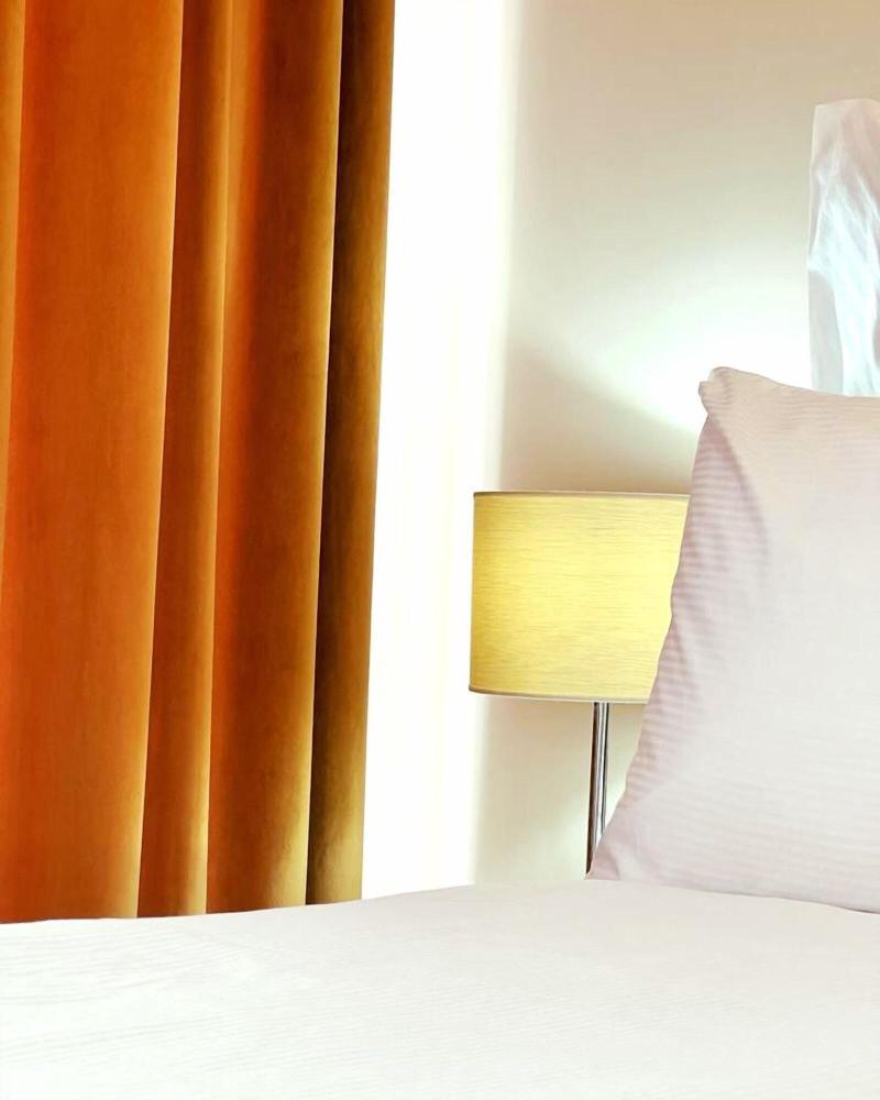 Hotel Dua Residence image