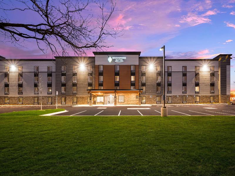 Woodspring Suites Dearborn Detroit image