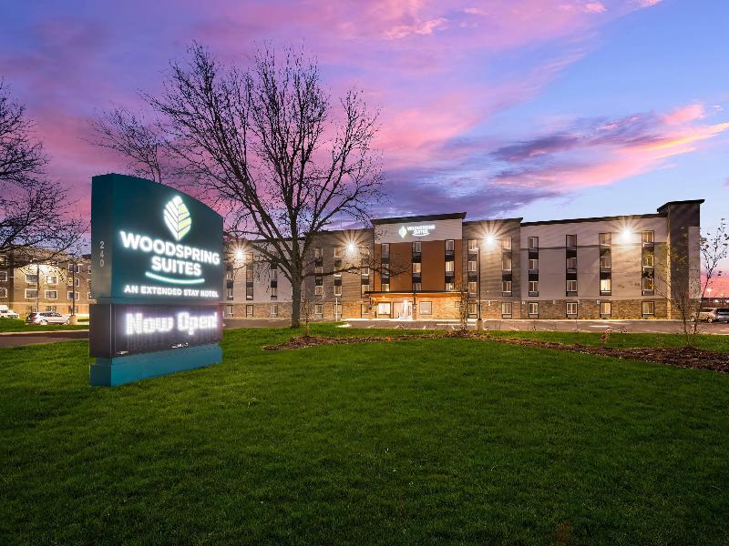 Woodspring Suites Dearborn Detroit image