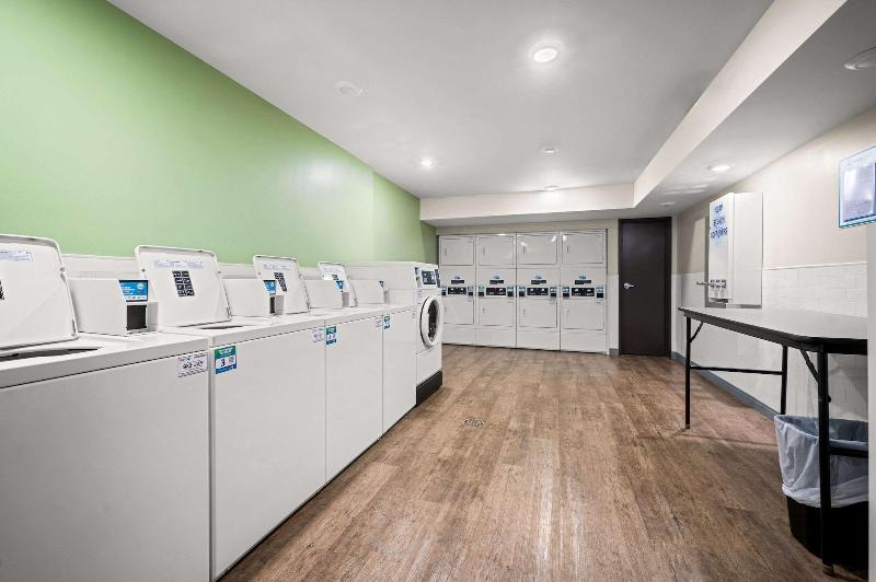 Woodspring Suites Dearborn Detroit image