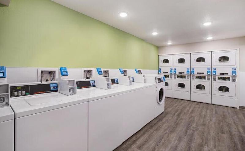 Woodspring Suites Dearborn Detroit image