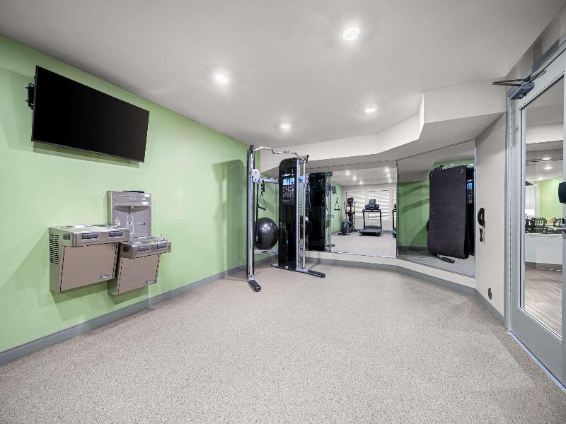 Woodspring Suites Dearborn Detroit image
