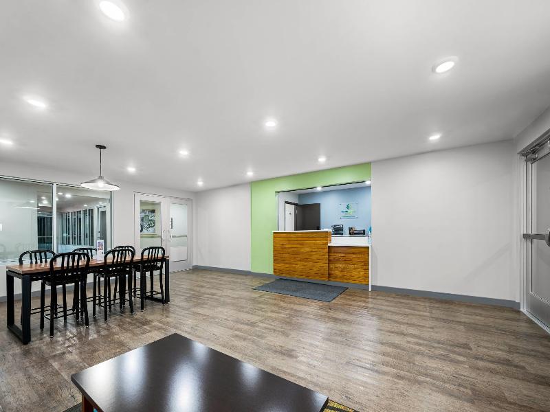 Woodspring Suites Dearborn Detroit image