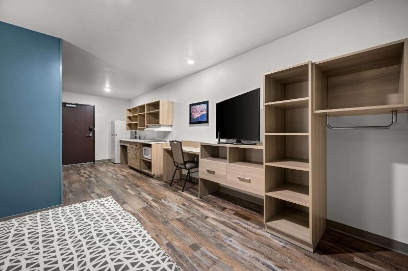 Woodspring Suites Dearborn Detroit image