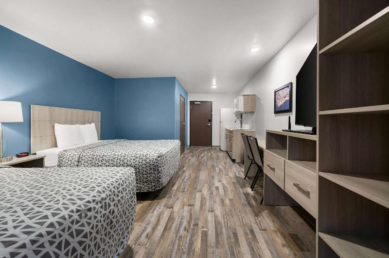 Woodspring Suites Dearborn Detroit image