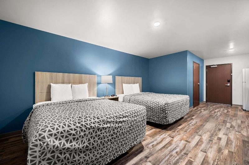 Woodspring Suites Dearborn Detroit image