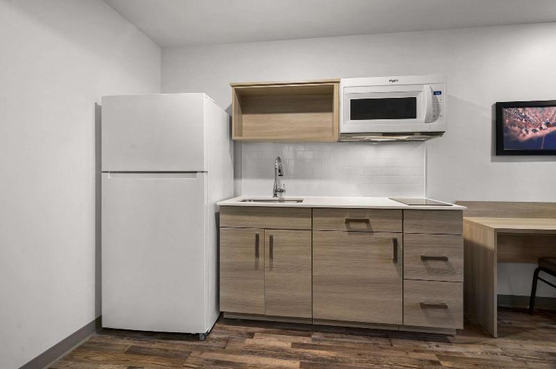 Woodspring Suites Dearborn Detroit image