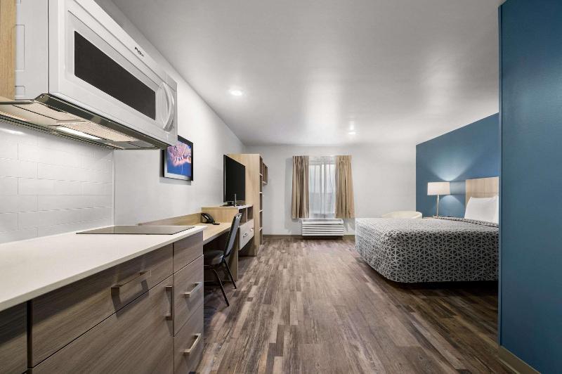 Woodspring Suites Dearborn Detroit image