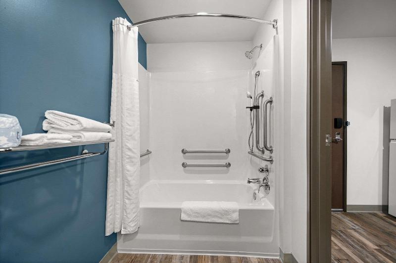 Woodspring Suites Dearborn Detroit image