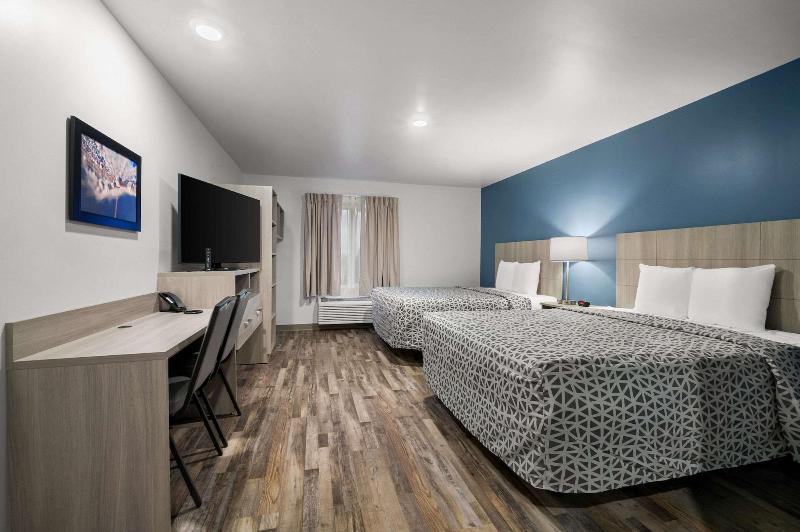 Woodspring Suites Dearborn Detroit image