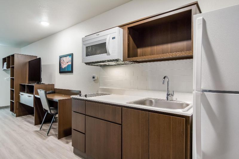 Woodspring Suites Dearborn Detroit image