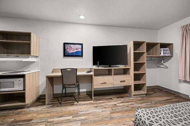 Woodspring Suites Dearborn Detroit image