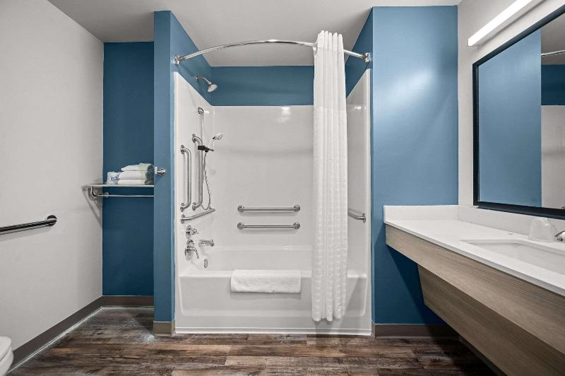 Woodspring Suites Dearborn Detroit image