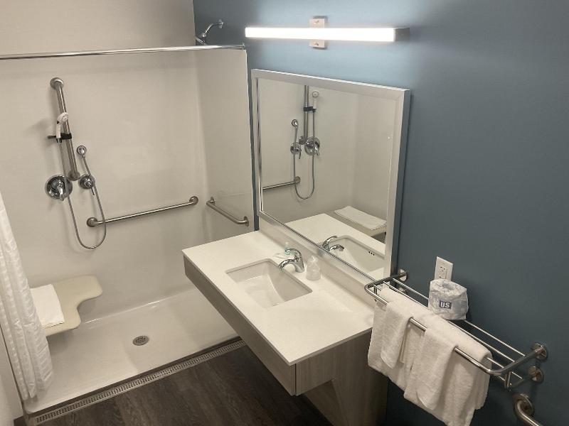 Woodspring Suites Dearborn Detroit image