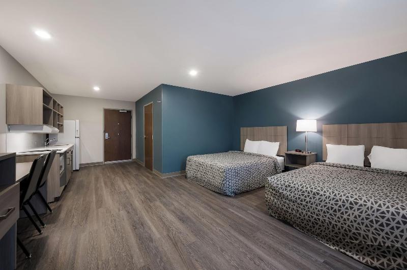 Woodspring Suites Dearborn Detroit image