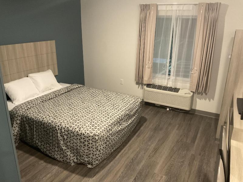 Woodspring Suites Dearborn Detroit image