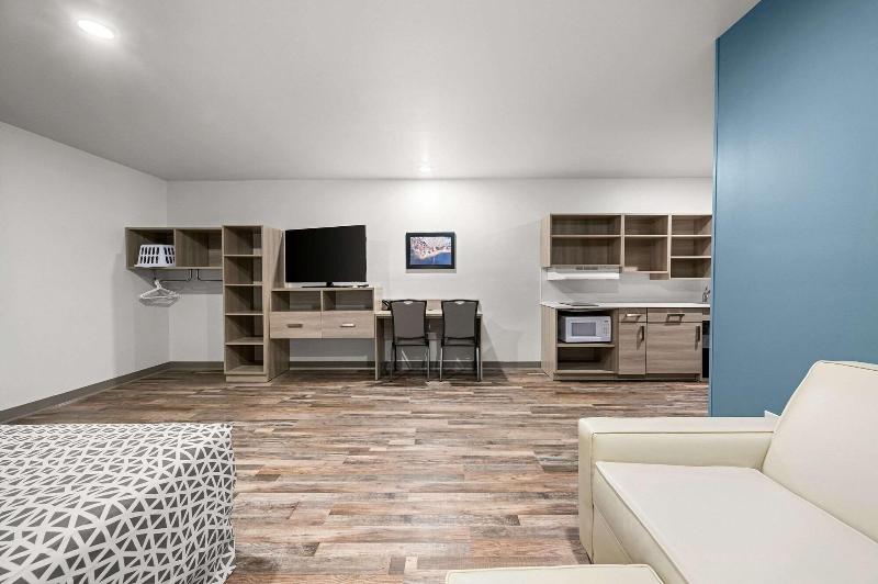 Woodspring Suites Dearborn Detroit image