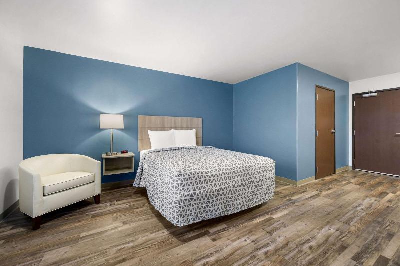Woodspring Suites Dearborn Detroit image
