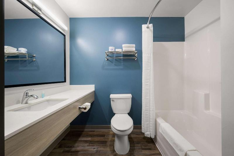 Woodspring Suites Dearborn Detroit image