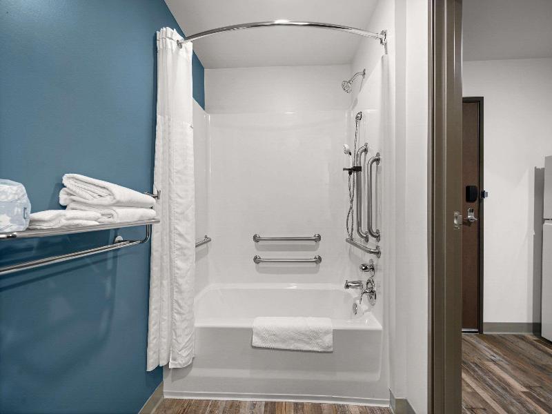 Woodspring Suites Dearborn Detroit image