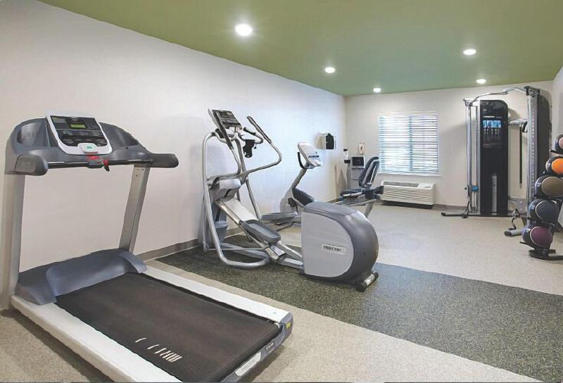 Woodspring Suites Rochester Greece image