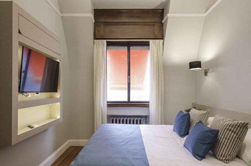 Sarmiento Flats image