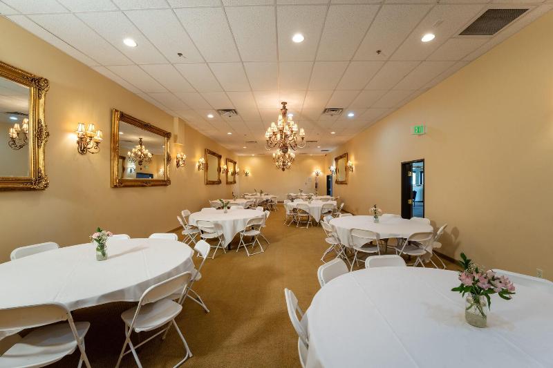 Silverland Inn And Suites image