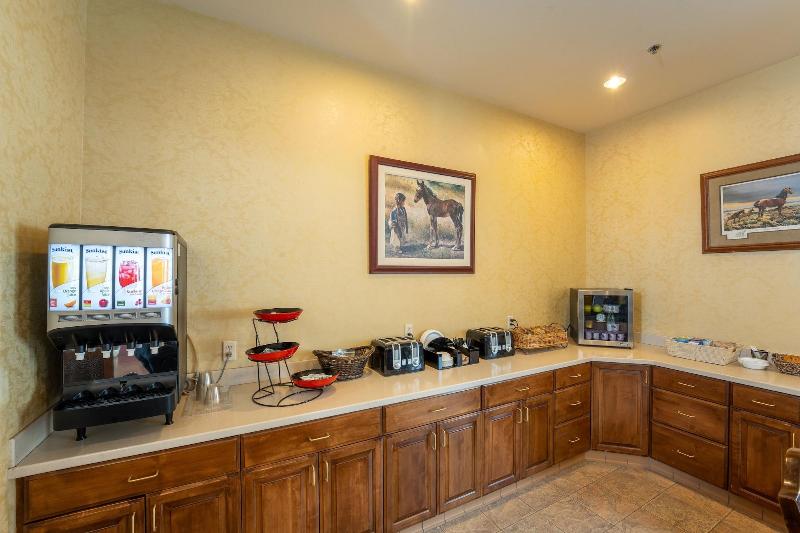 Silverland Inn And Suites image