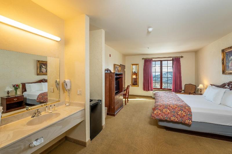 Silverland Inn And Suites image
