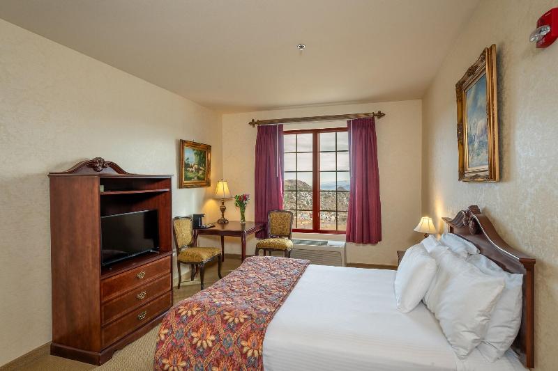Silverland Inn And Suites image