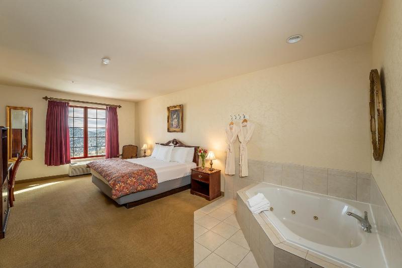 Silverland Inn And Suites image