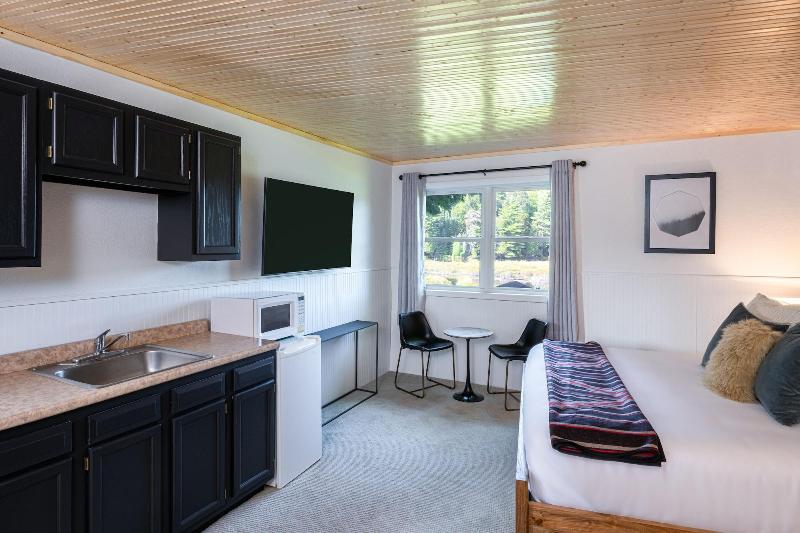 Placid Bay Hotel image