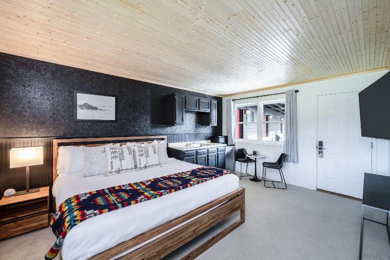 Placid Bay Hotel image