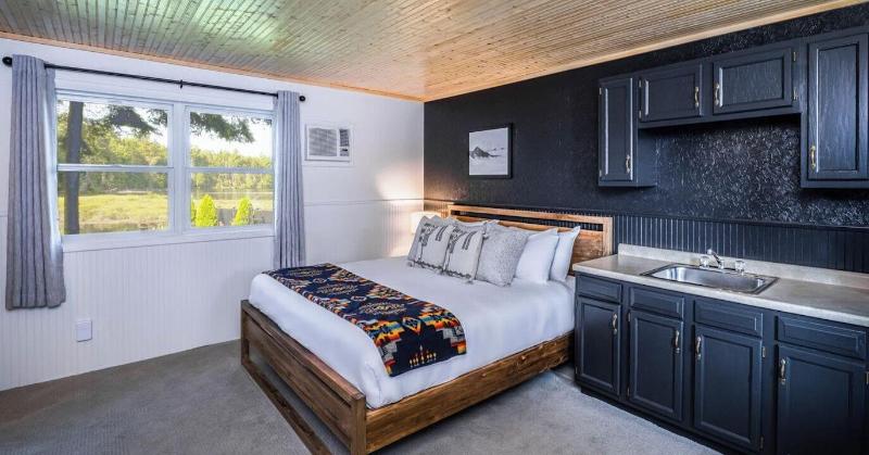 Placid Bay Hotel image