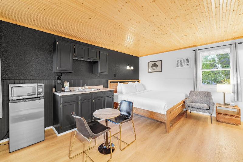 Placid Bay Hotel image